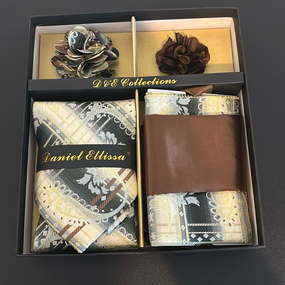 2 Flowers, Tie, Handkerchief, and bowtie 5-Piece Set